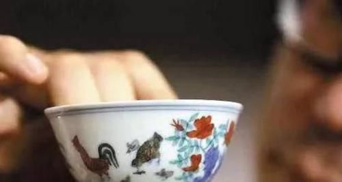 对青花瓷瓶|欺负老外不懂中文,卖了一件“造假青花瓷”,马未都损失超10亿