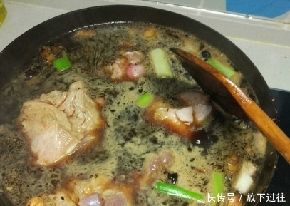 猪肉的这个部位要常买,十几元一斤,钙含量极高,老人小孩要常吃