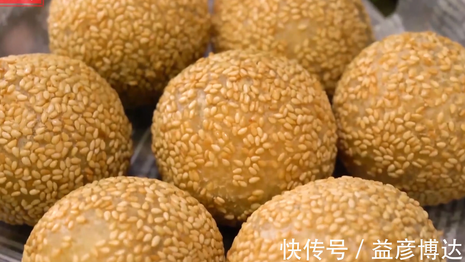 偷偷告诉你炸麻团的技巧,个个空心又香又脆,出锅全家抢着吃