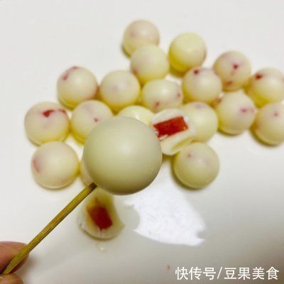  朋友圈|最好吃的巧克力山楂球做法，学会了刷爆朋友圈