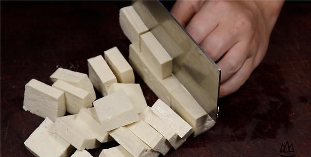 白菜|白菜炖豆腐,先炒白菜还是先炖豆腐?这么做才最好吃,汤都不剩