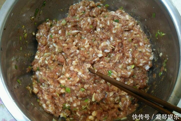 白菜猪肉饺子,调馅时这样调,饺子鲜美多汁,比三鲜饺子都鲜
