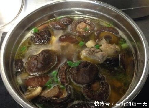 真的|炖鸡汤要不要焯水,大厨无意说漏嘴,30年的鸡汤真的是白喝了