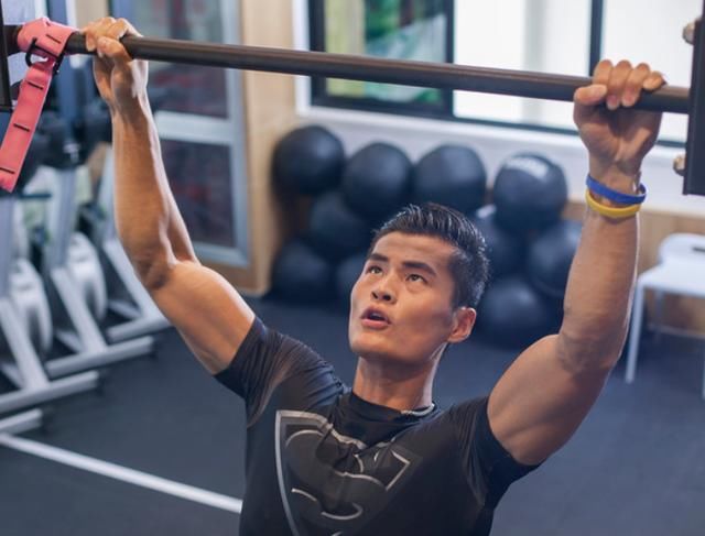 老爷爷|103岁的“肌肉爷爷”，眼不花，手不抖，或许这就是健身的功劳