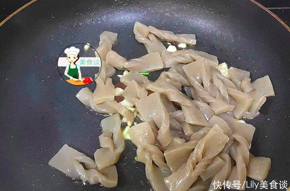 减肥|冷天,家人最爱吃这素菜,鲜香软嫩,不放肉也很香,炒一盘不够吃