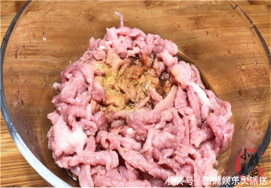 关键|无论炒什么肉,都别马上下锅了,掌握关键一步,肉丝嫩滑也不腥!