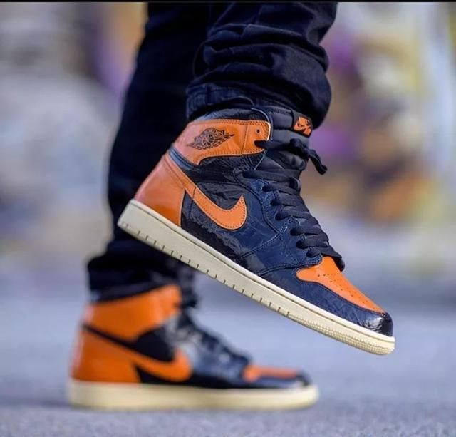 年底捡漏AJ1配色盘点 别跟着鞋贩子走才“真香”