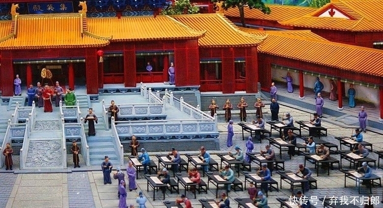 对联$才女出上联:“一人一碗一口锅”,秀才对出下联,女子羞红脸