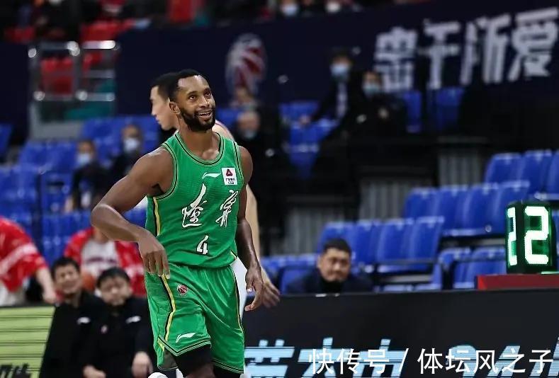 篮板|辽宁男篮惨败,却难掩一人高光,同时也凸显出球队最大短板