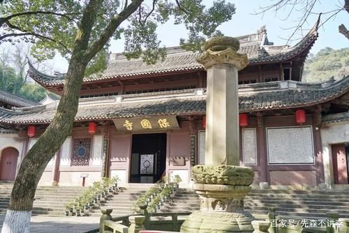 宁波有座寺院，游客都说它有名无实，却是当地学生春游必去的地方