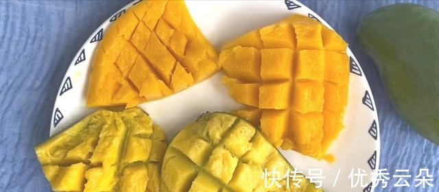 金芒|才知道，芒果还有这种切法，一刀搞定，又方便又不脏手！