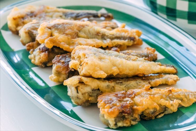 炸小黄鱼，别只往里加面粉，多放2样，炸出来又酥又脆，肉质鲜美