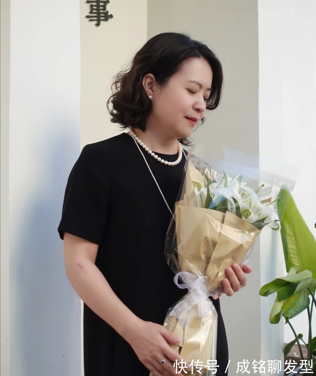 穿搭|50岁女人怎么穿搭才不显老?学学这位博主的搭配,优雅大气显年轻