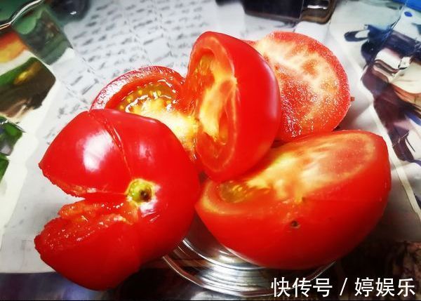 买西红柿时,别只会挑好看的,学会这些小妙招,鉴别“催红”番茄