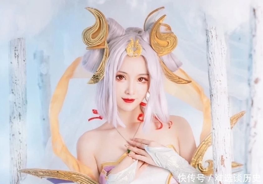 大学生cos|大学生cos嫦娥,仙女下凡,这双光脚丫,有谁扛得住?