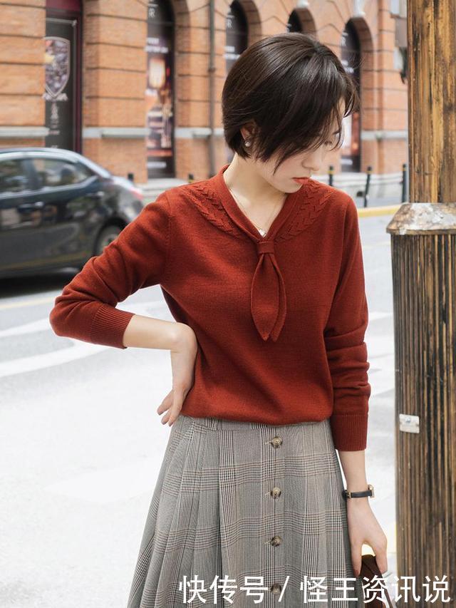 秋季穿搭,羊毛衫配百褶裙,气质减龄又优雅