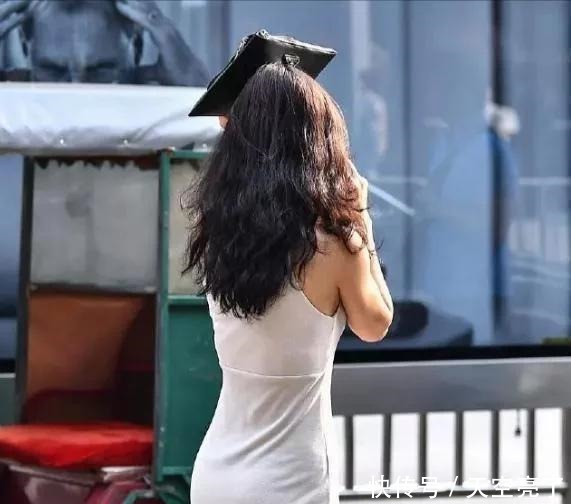 这个天气，总有一件简单的裙子能够入得了你的眼吧