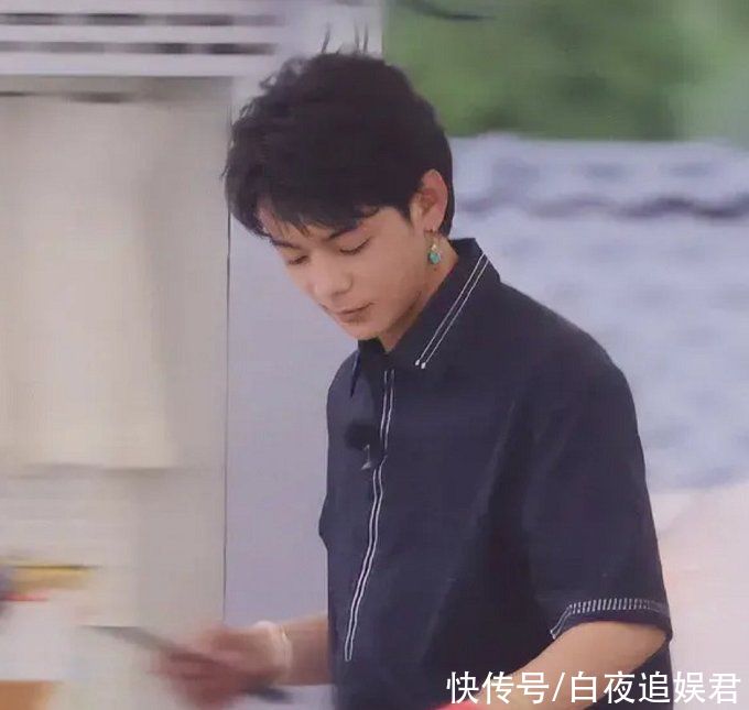 宁静|《中餐厅5》晒海报,华为公主并非是团宠,看到丁真的位置我慕了