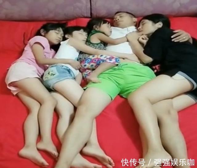 画风|自从三个女儿出生后,爸爸睡觉时画风都是这样的,网友:太搞笑了