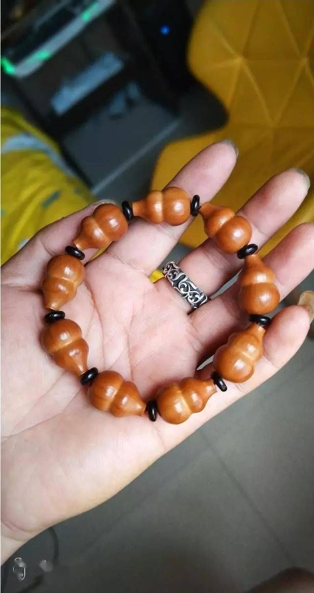 看看盘玩了一千年的橄榄核,才知道包浆原来那么美