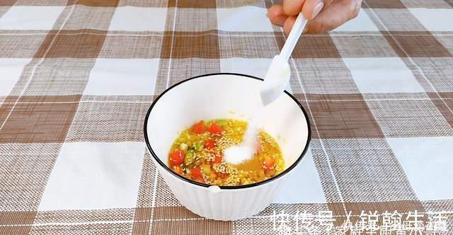 冬天这样吃菠菜,比红烧肉还下饭,加上两个鸡蛋,10分钟就上桌
