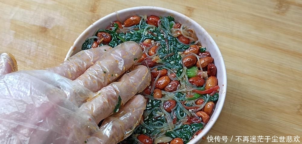 教你菠菜爽口解腻的做法,几分钟上桌,营养好吃做一大盘不够吃