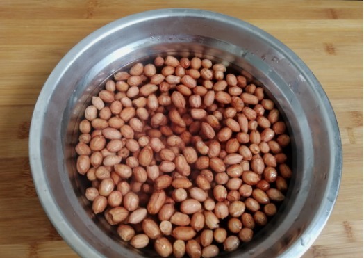 在家自制酒鬼花生,又香又脆又下酒,做法简单快速,一分钟学会