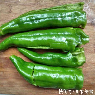 色拉油|就让这道好吃不上火的素炒青椒，温暖你这个冬天吧