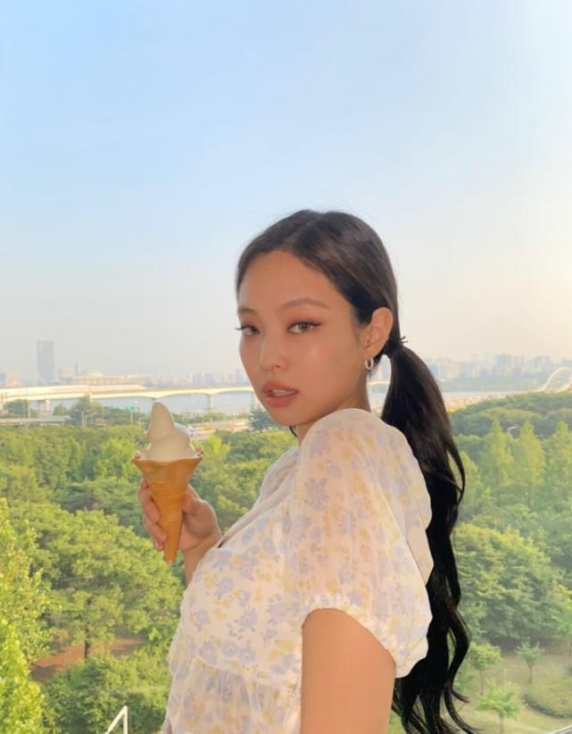 秒变巴掌脸！原来“瘦脸”不仅要靠发型，还要选对发色和刘海！