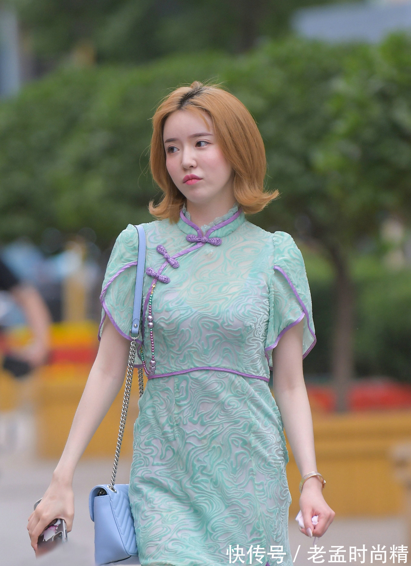 镂空|简约的镂空针织衫,圆领的设计,可以很好地凸显出你锁骨的魅力