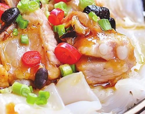 我家的排骨从不红烧，教你懒人新吃法，不用炖不用煮，上桌瞬间光盘