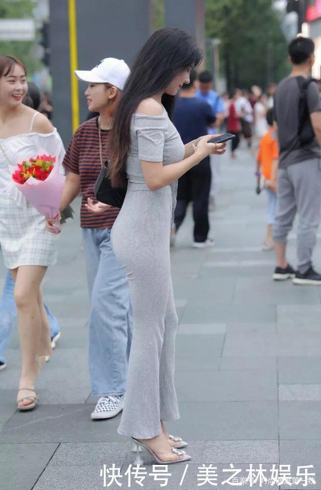 别小瞧了运动裤,以新奇的穿法,化解了“小肚腩”的尴尬!