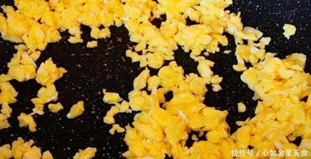 春天,此菜正当季,2块钱一斤,包饺子鲜嫩多汁,比韭菜荠菜馅香!