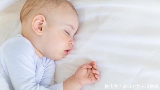 碰床|宝宝多大可以用枕头?有这几个信号发出 就可以给宝宝使用枕头了