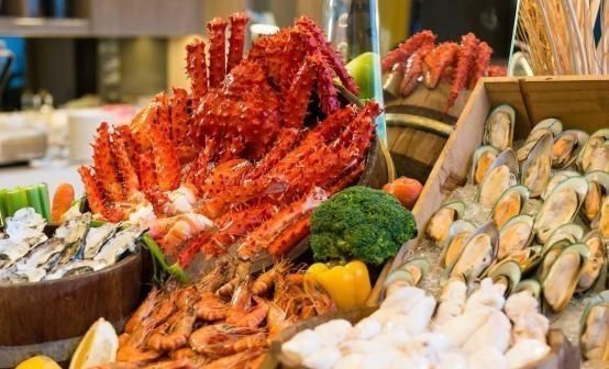 自助餐虽然合适,但这四样食物,大家最好不要取