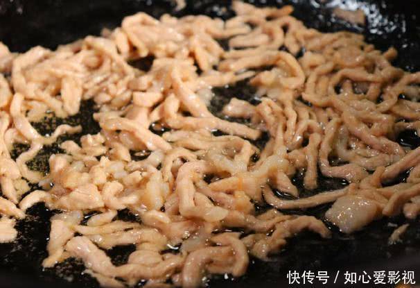淀粉|炒肉时,别只知道加淀粉!学会这2招,肉又香又嫩不粘锅