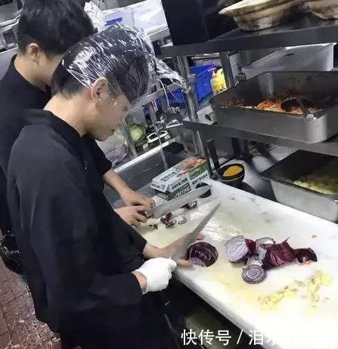 |搞笑GIF:新式洗碗法,了解一下!