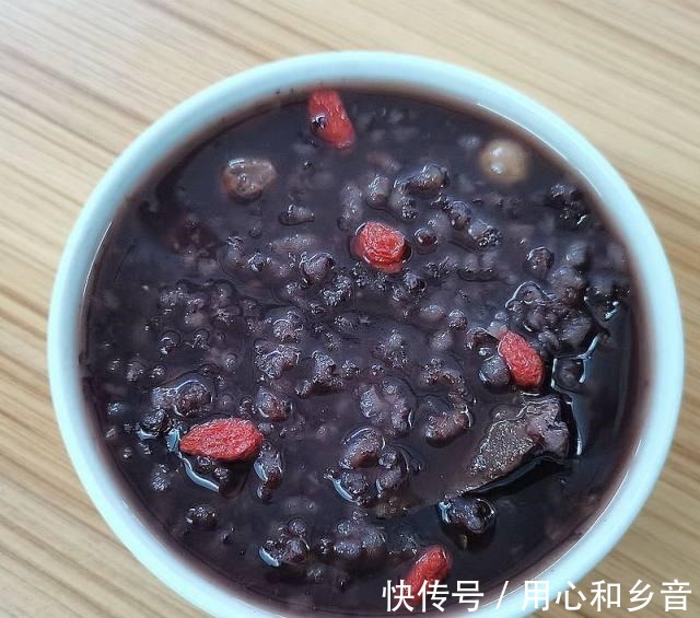 枸杞桑葚粥!