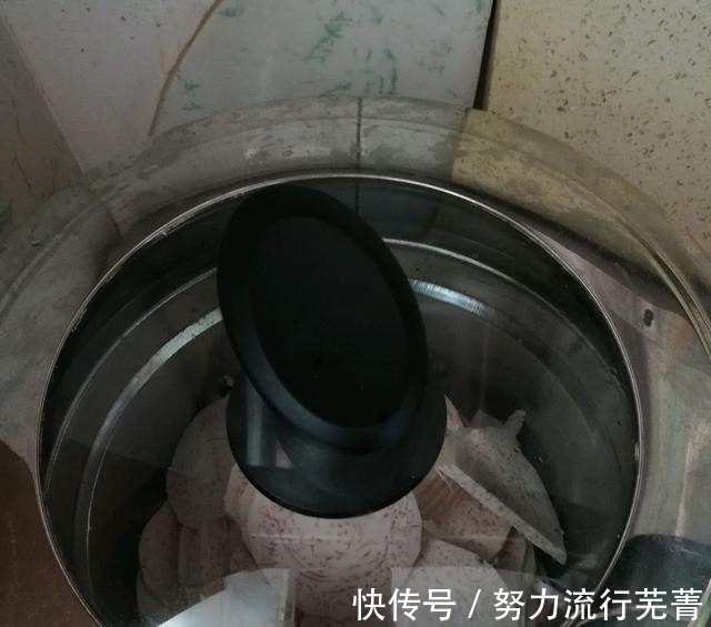 芋头|芋头猪肉丸子外酥里嫩,香糯可口,总是忍不住吃了一个又一个!