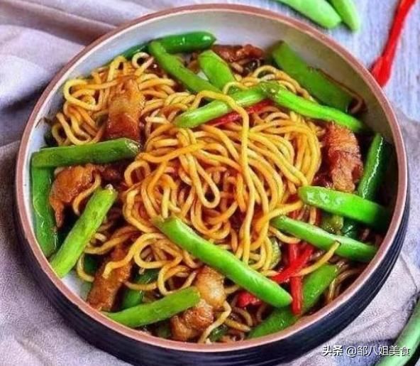 入伏|入伏后这样做面条，简单省事，有面有菜一锅出，好吃不烫嘴，真香