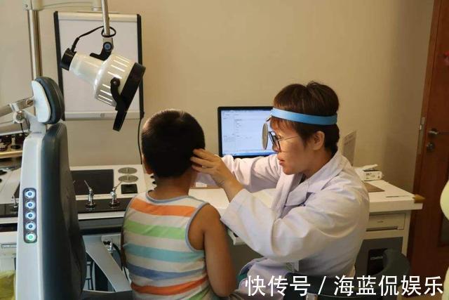 堪称教科书|2岁宝宝半夜耳朵进虫,奶奶用一招救了娃,医生堪称教科书典范