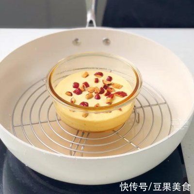 鸡蛋牛奶|早晨来一碗小米发糕，大人小孩都爱吃