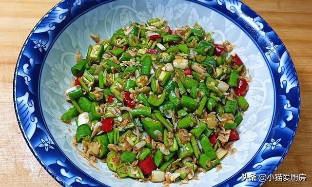 辣椒|用辣椒和虾皮一起制作成凉拌菜，做法简单，成菜香辣好吃下饭过瘾