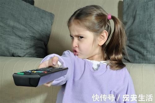 视力|3岁前看电视和不看电视的孩子,3个区别很明显,家长们须理性对待