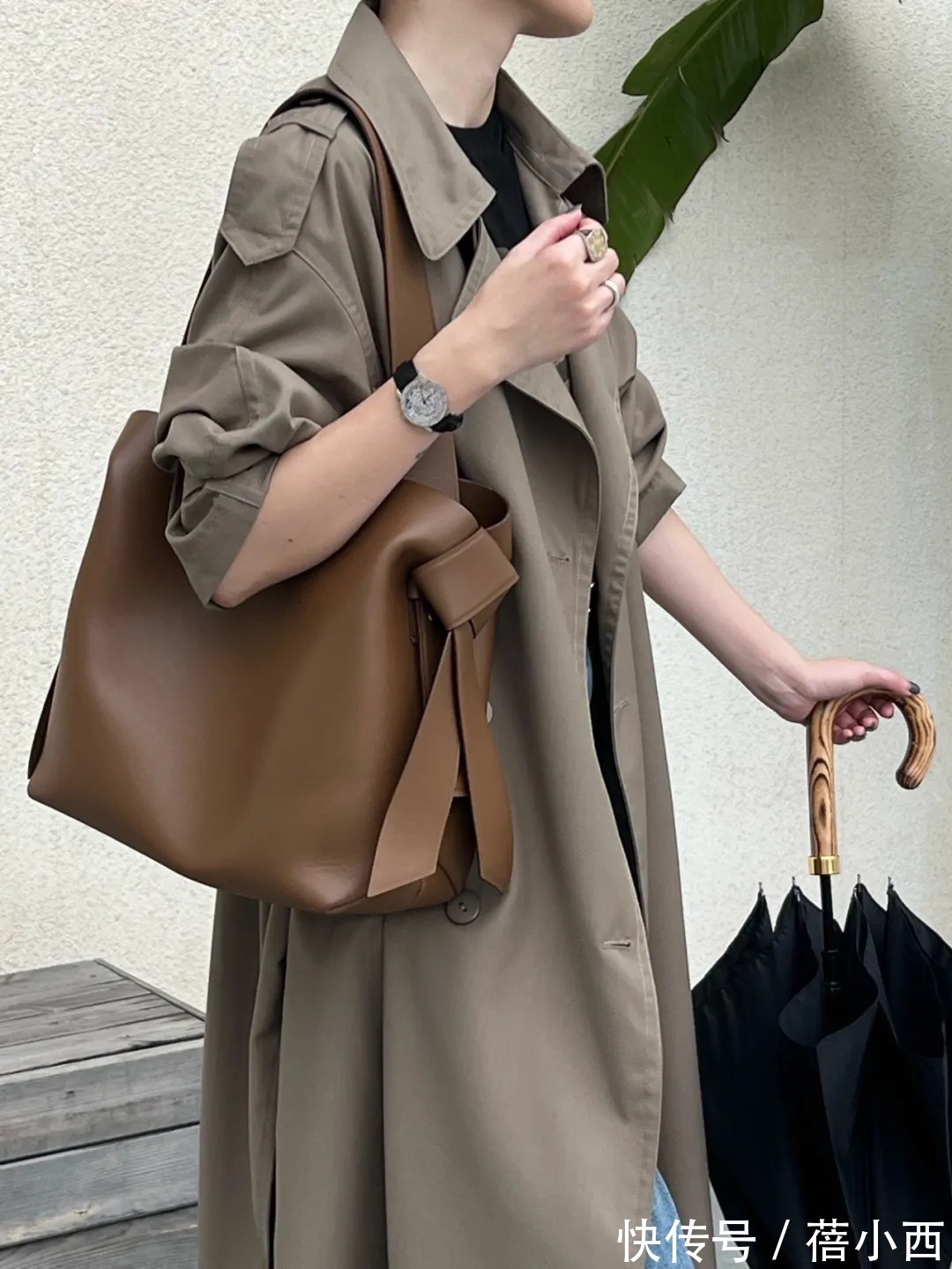 灰棕色|建议奔三奔四的女性多穿“风衣”,搭配牛仔裤、打底裤,简约高级