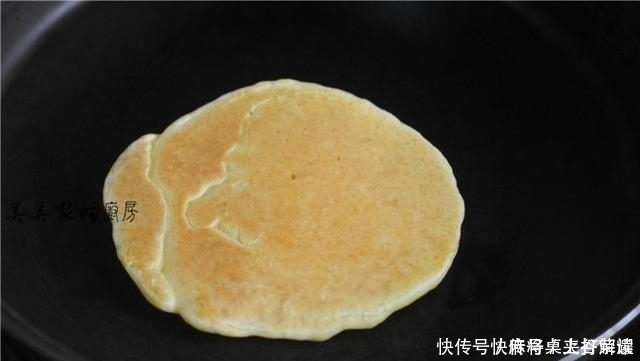 早餐饼种类那么多,我就爱此物蓬松柔软越嚼越香,1分钟1个