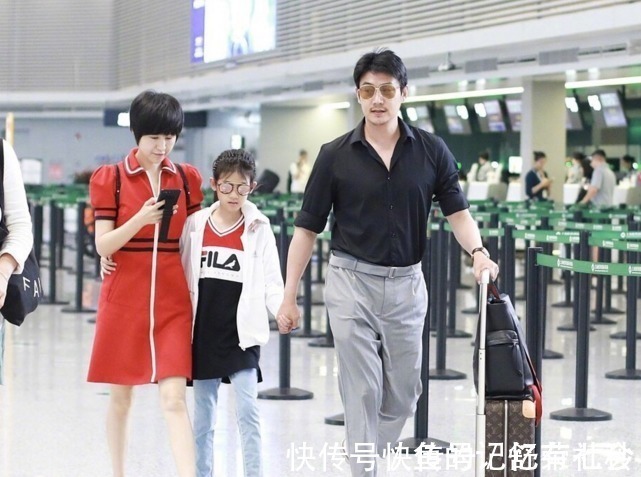 星二代|陆毅大女儿“筷子腿”抢镜,但妹妹近照曝光,才知啥叫“漫画脸”