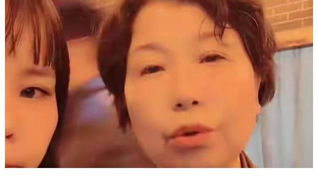 直播|杜妈跟上直播首秀的步伐，目前人气满满，预测下一步将走向何方？