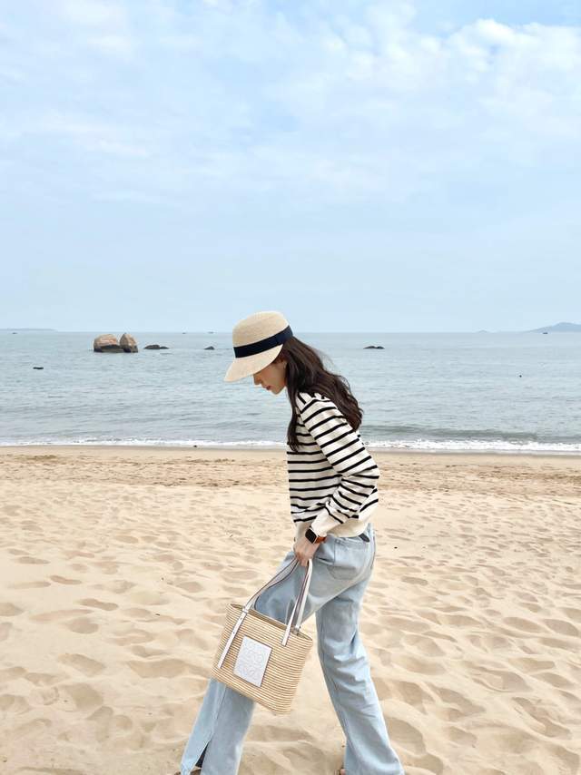 阔腿裤|入秋后不要瞎打扮,今年流行“条纹针织开衫+直筒裤”,显瘦洋气