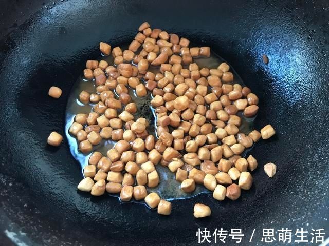 搅拌|面丁饺子姥姥最拿手,鸡蛋和面丁搅一搅拌馅儿太香了,美味